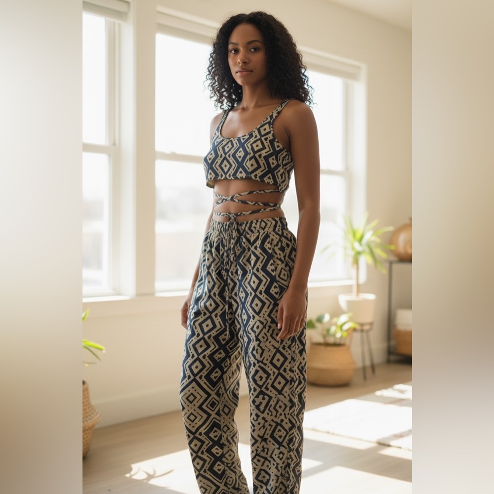 Geometric Patterned Jumpsuit - Picture 2 of 2